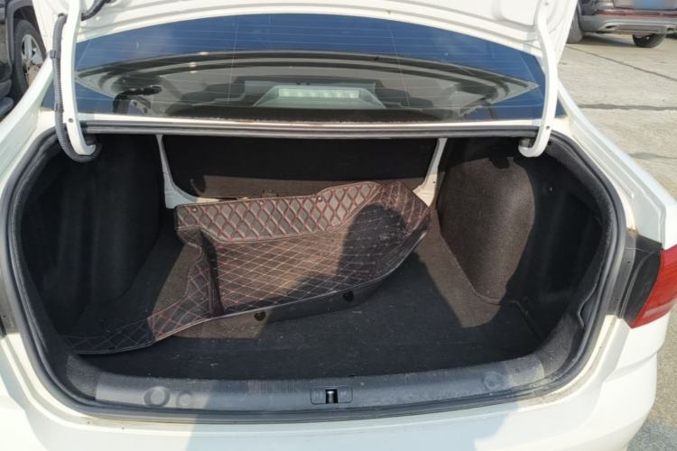 Used Volkswagen Lavida 2017 1.6L Automatic Fashion Edition Trunk