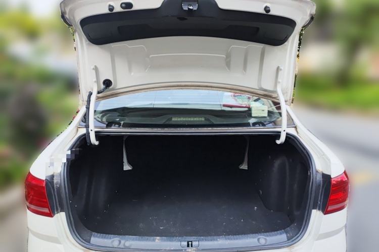 Used Volkswagen Lavida 2017 1.6L Automatic Comfort Edition Trunk