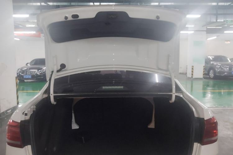 Used Volkswagen Lavida 2017 1.6L Automatic Comfort Edition Trunk
