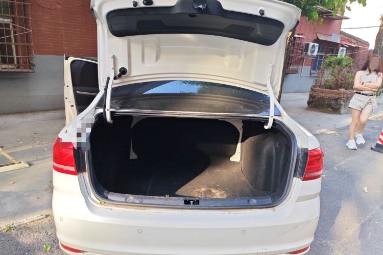 Used Volkswagen Lavida 2017 1.6L Automatic Comfort Edition Trunk