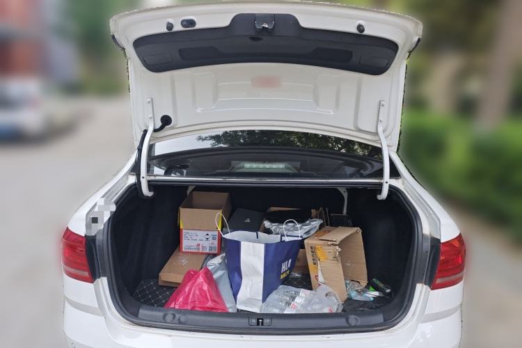 Used Volkswagen Lavida 2017 1.6L Automatic Fashion Edition Trunk