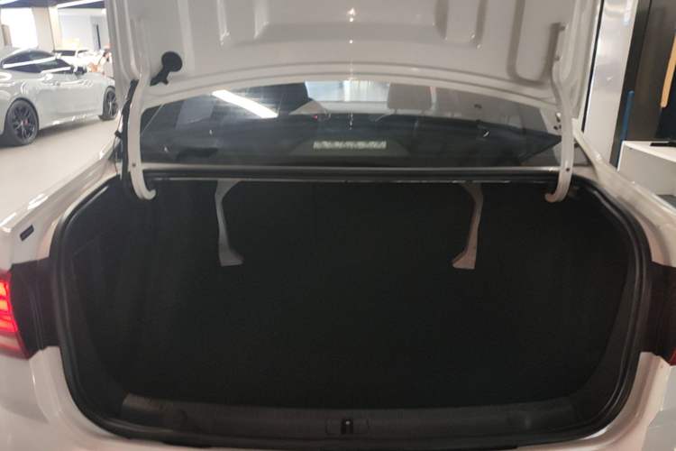 Used Volkswagen Lavida 2017 230TSI DSG Comfort Edition Trunk