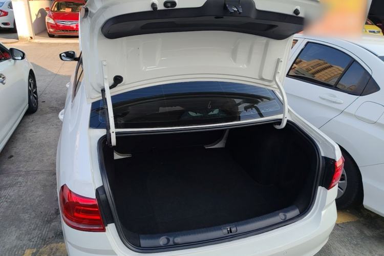 Used Volkswagen Lavida 2017 1.6L Manual Fashion Edition Trunk