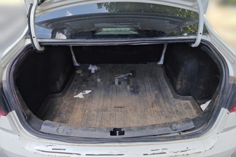 Used Volkswagen Lavida 2017 1.6L Automatic Fashion Edition Trunk