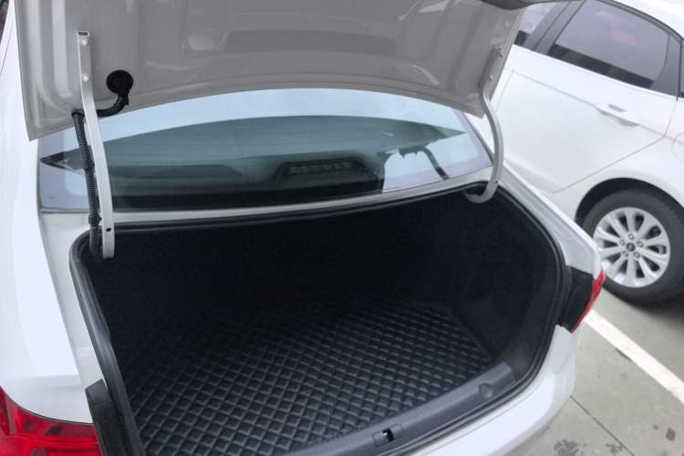 Used Volkswagen Lavida 2017 1.6L Automatic Comfort Edition Trunk
