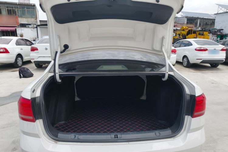 Used Volkswagen Lavida 2017 1.6L Automatic Comfort Edition Trunk