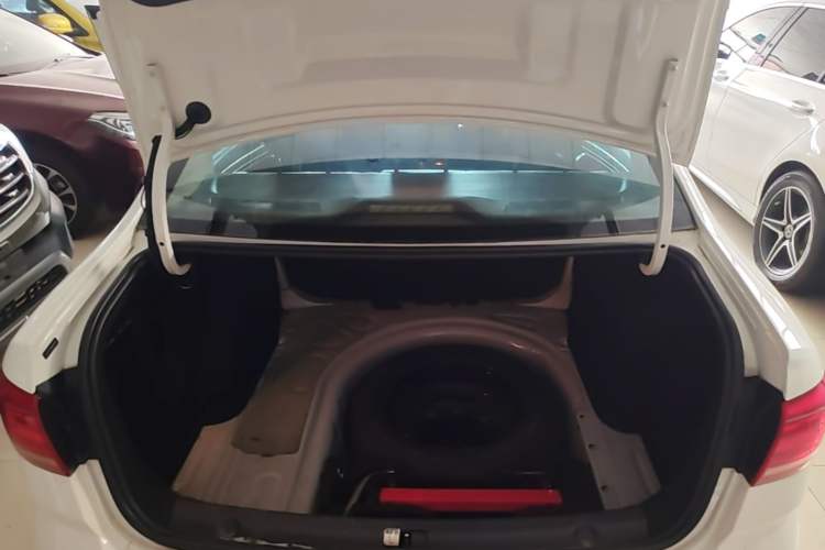 Used Volkswagen Lavida 2017 1.6L Automatic Comfort Edition Trunk
