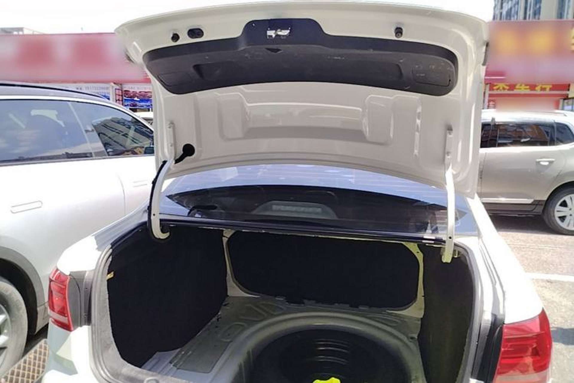 Used Volkswagen Lavida 2017 1.6L Automatic Comfort Edition Trunk