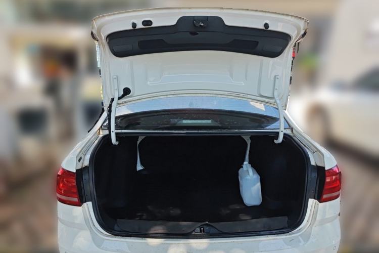 Used Volkswagen Lavida 2017 1.6L Automatic Fashion Edition Trunk