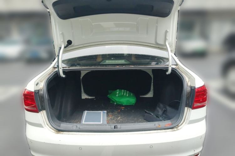 Used Volkswagen Lavida 2017 1.6L Automatic Fashion Edition Trunk