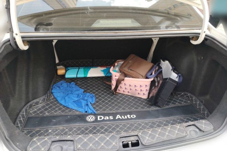 Used Volkswagen Lavida 2017 1.6L Automatic Fashion Edition Trunk