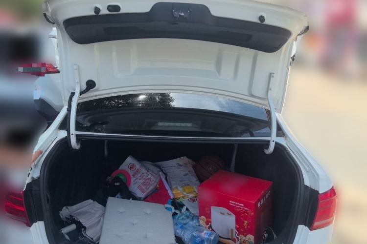 Used Volkswagen Lavida 2017 1.6L Manual Fashion Edition Trunk