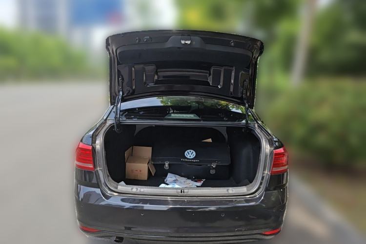 Used Volkswagen Lavida 2017 1.6L Automatic Comfort Edition Trunk
