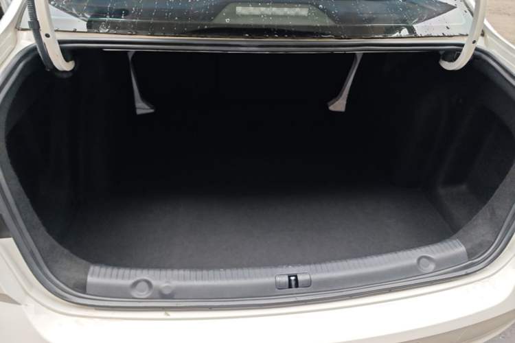 Used Volkswagen Lavida 2017 1.6L Automatic Comfort Edition Trunk