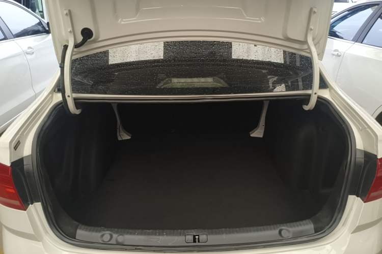Used Volkswagen Lavida 2017 1.6L Automatic Comfort Edition Trunk