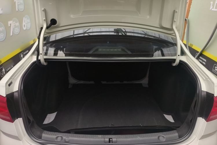 Used Volkswagen Lavida 2017 1.6L Automatic Comfort Edition Trunk