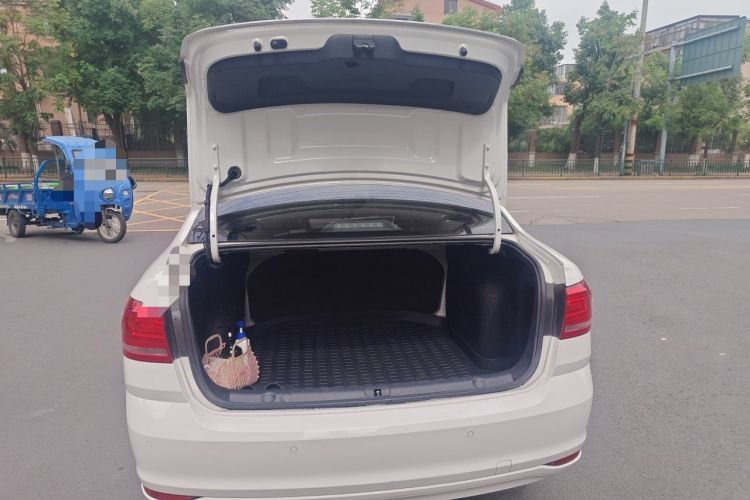 Used Volkswagen Lavida 2017 1.6L Automatic Comfort Edition Trunk