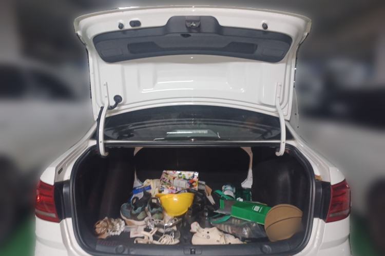 Used Volkswagen Lavida 2017 1.6L Automatic Comfort Edition Trunk