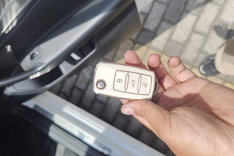 Used Volkswagen Lavida 2017 1.6L Automatic Comfort Edition Vehicle Key