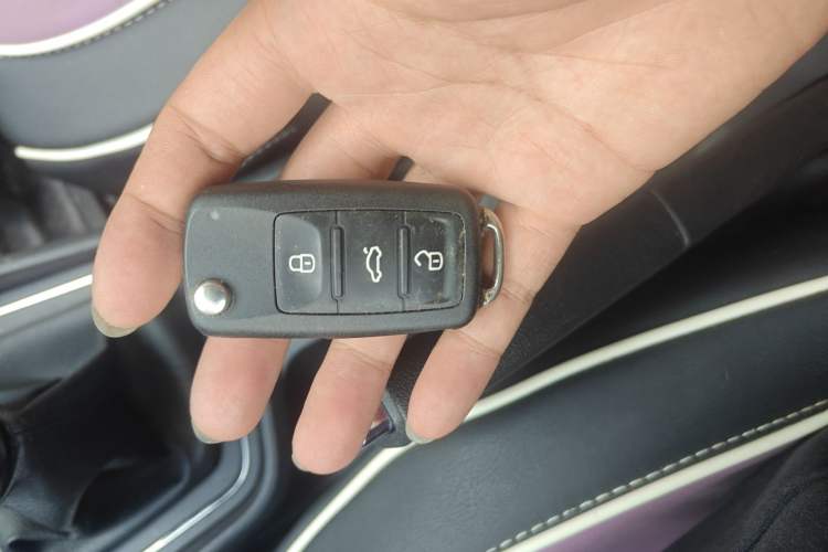 Used Volkswagen Lavida 2017 1.6L Manual Comfort Edition Vehicle Key