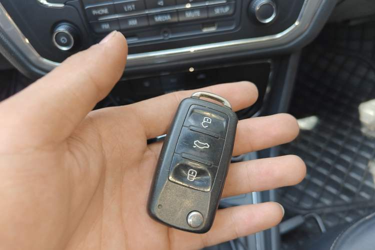 Used Volkswagen Lavida 2017 1.6L Automatic Comfort Edition Vehicle Key