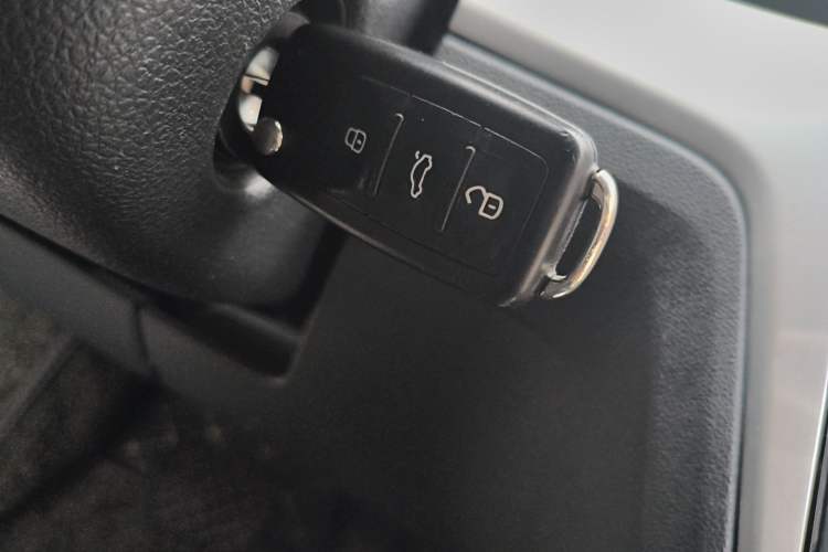 Used Volkswagen Lavida 2017 1.6L Automatic Fashion Edition Vehicle Key
