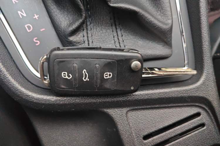 Used Volkswagen Lavida 2017 1.6L Automatic Comfort Edition Vehicle Key