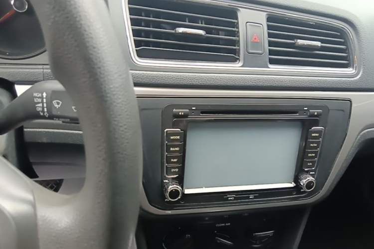 Used Volkswagen Lavida 2017 1.6L Automatic Fashion Edition Audio And AC Panel