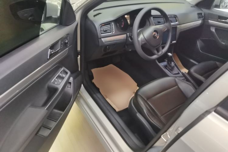 Used Volkswagen Lavida 2017 1.6L Automatic Fashion Edition Driver Seat