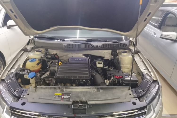 Used Volkswagen Lavida 2017 1.6L Automatic Fashion Edition Engine Bay