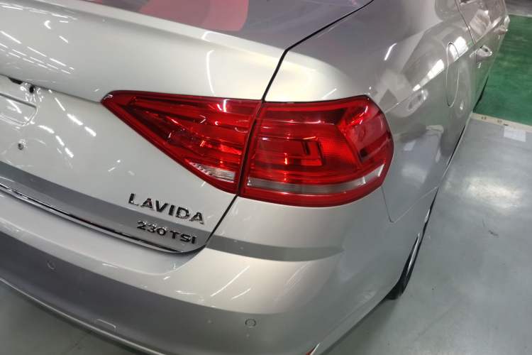 Used Volkswagen Lavida 2017 230TSI DSG Comfort Edition Exterior 3