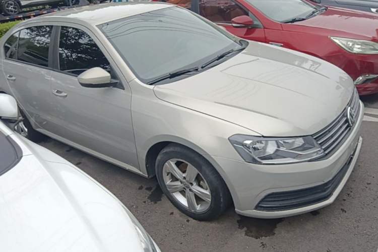 Used Volkswagen Lavida 2017 1.6L Automatic Fashion Edition Front Right 45 Deg