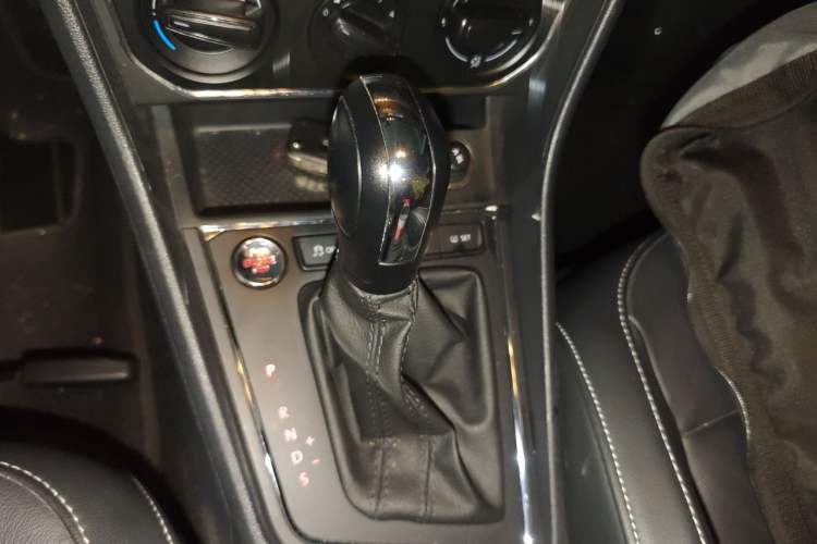 Used Volkswagen Lavida 2017 1.6L Automatic Comfort Edition Gear Lever