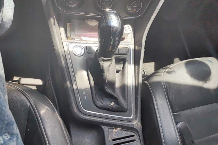 Used Volkswagen Lavida 2017 230TSI DSG Comfort Edition Gear Lever