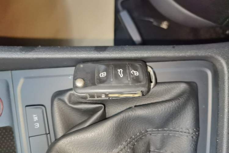 Used Volkswagen Lavida 2017 1.6L Automatic Fashion Edition Interior 1