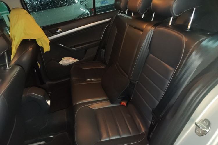 Used Volkswagen Lavida 2017 1.6L Automatic Comfort Edition Interior 4