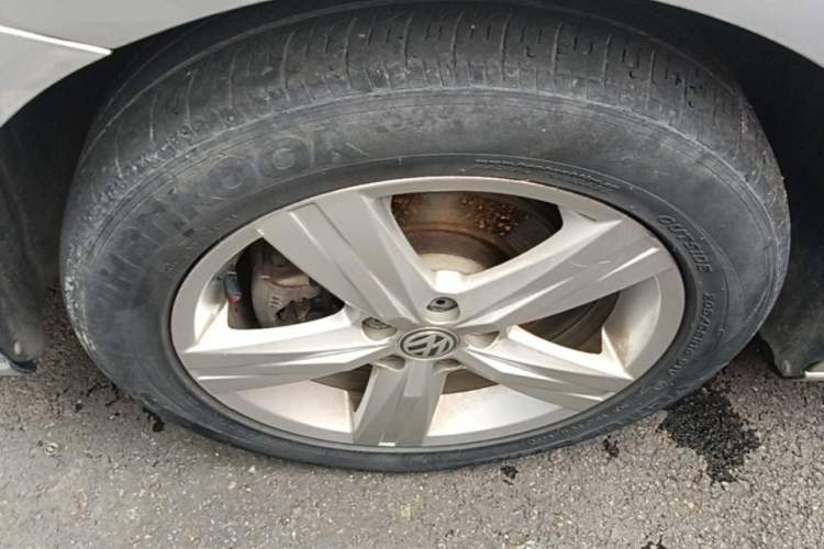 Used Volkswagen Lavida 2017 1.6L Automatic Fashion Edition Left Front Wheel Hub