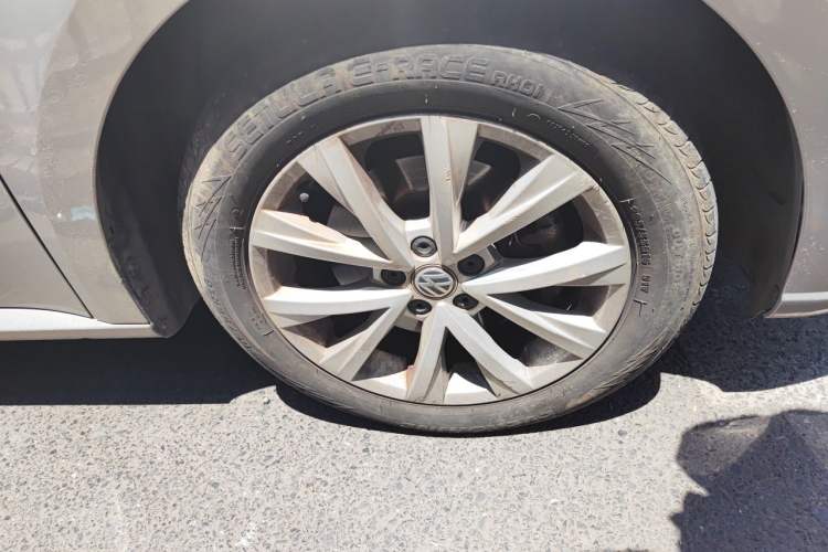 Used Volkswagen Lavida 2017 230TSI DSG Comfort Edition Right Front Wheel Hub
