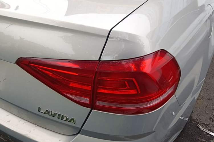 Used Volkswagen Lavida 2017 1.6L Automatic Fashion Edition Right Rear Taillight