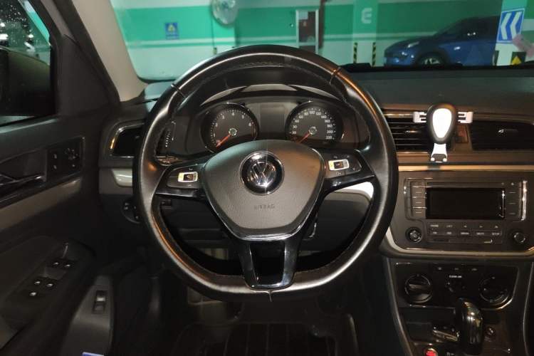 Used Volkswagen Lavida 2017 1.6L Automatic Comfort Edition Steering Wheel