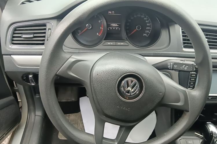 Used Volkswagen Lavida 2017 1.6L Automatic Fashion Edition Steering Wheel