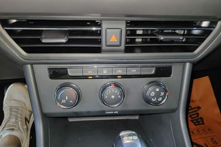 Used Volkswagen Lavida 2018 280TSI DSG Comfort Edition China V Standard Audio And AC Panel
