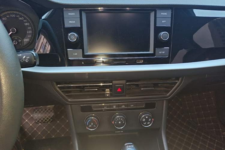 Used Volkswagen Lavida 2018 280TSI DSG Comfort Edition China V Standard Audio And AC Panel