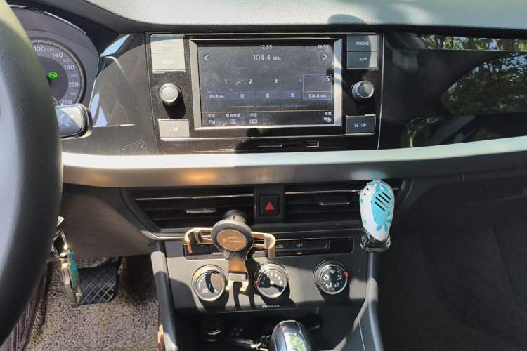 Used Volkswagen Lavida 2018 1.5L Automatic Comfort Edition China V Standard Audio And AC Panel