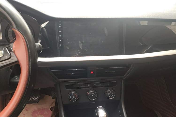 Used Volkswagen Lavida 2018 1.5L Automatic Comfort Edition China V Standard Audio And AC Panel