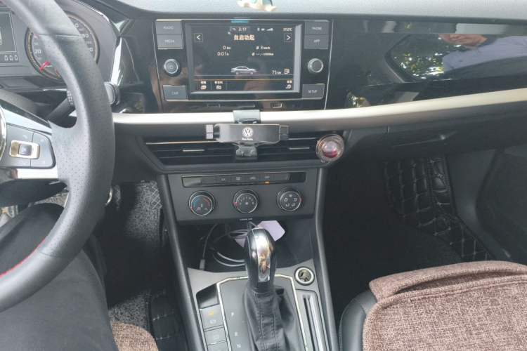 Used Volkswagen Lavida 2018 1.5L Automatic Comfort Edition China V Standard Audio And AC Panel
