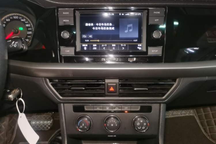 Used Volkswagen Lavida 2018 1.5L Automatic Comfort Edition China V Standard Audio And AC Panel