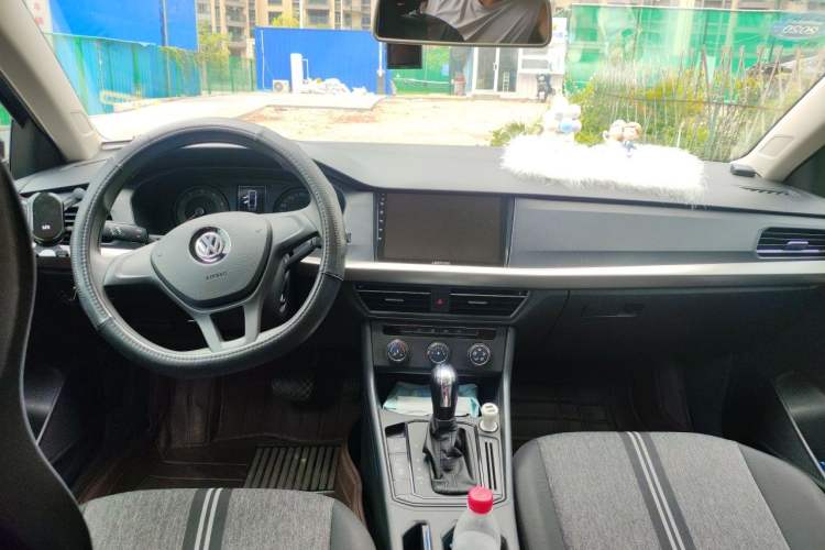 Used Volkswagen Lavida 2018 1.5L Automatic Fashion Edition China V Standard Center Console