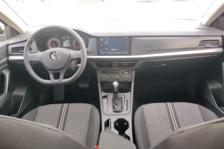 Used Volkswagen Lavida 2018 1.5L Automatic Fashion Edition China V Standard Center Console