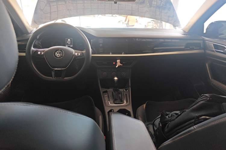 Used Volkswagen Lavida 2018 Hatchback 200TSI DSG Comfort Edition China V Standard Center Console